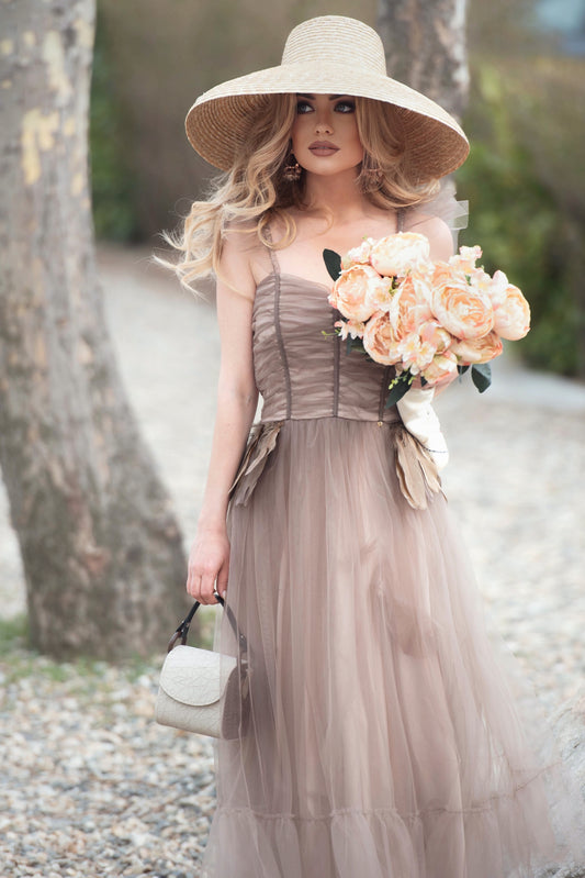 Рокля Bella от тюл и естествени пера