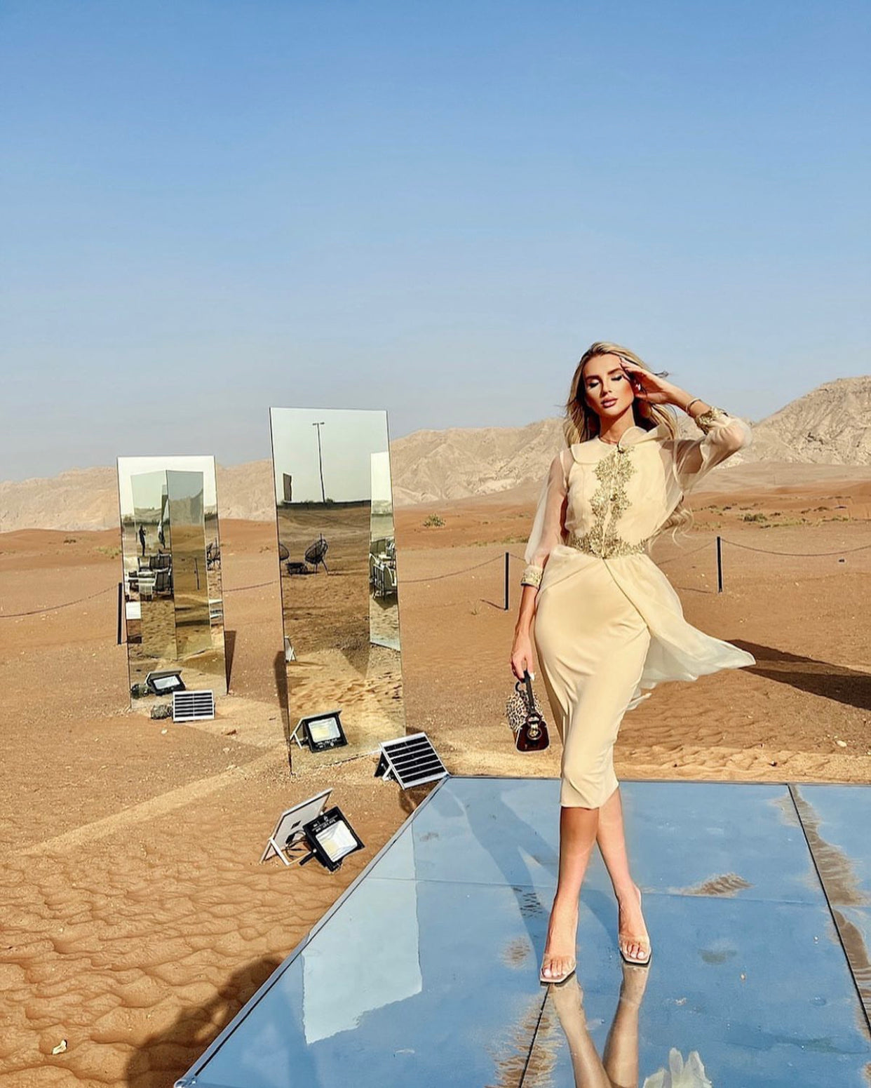 Пардесю 𝐒𝐚𝗺𝐢𝐫𝐚 със златна дантела от коприна