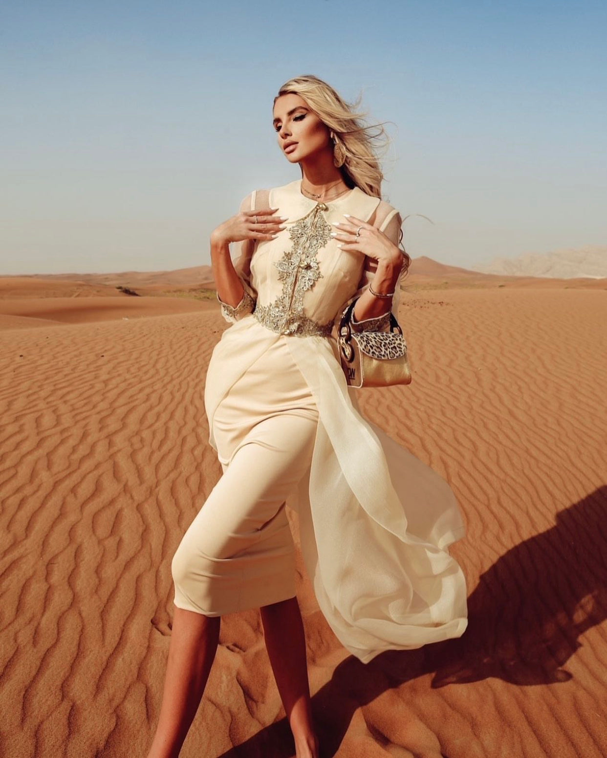 Пардесю 𝐒𝐚𝗺𝐢𝐫𝐚 със златна дантела от коприна