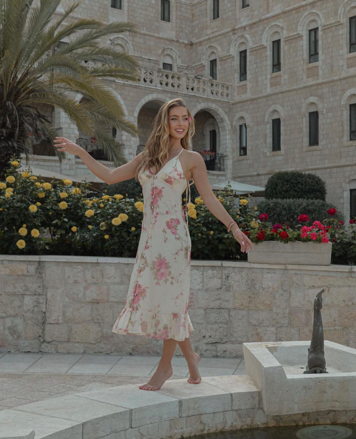 Рокля 𝐀𝐮𝐫𝗼𝐫𝐚 с цветя