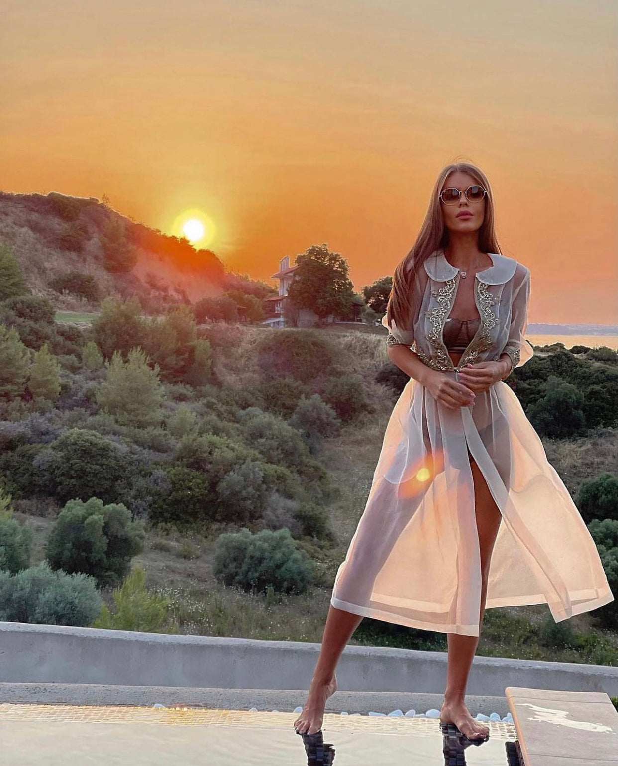 Пардесю 𝐒𝐚𝗺𝐢𝐫𝐚 със златна дантела от коприна