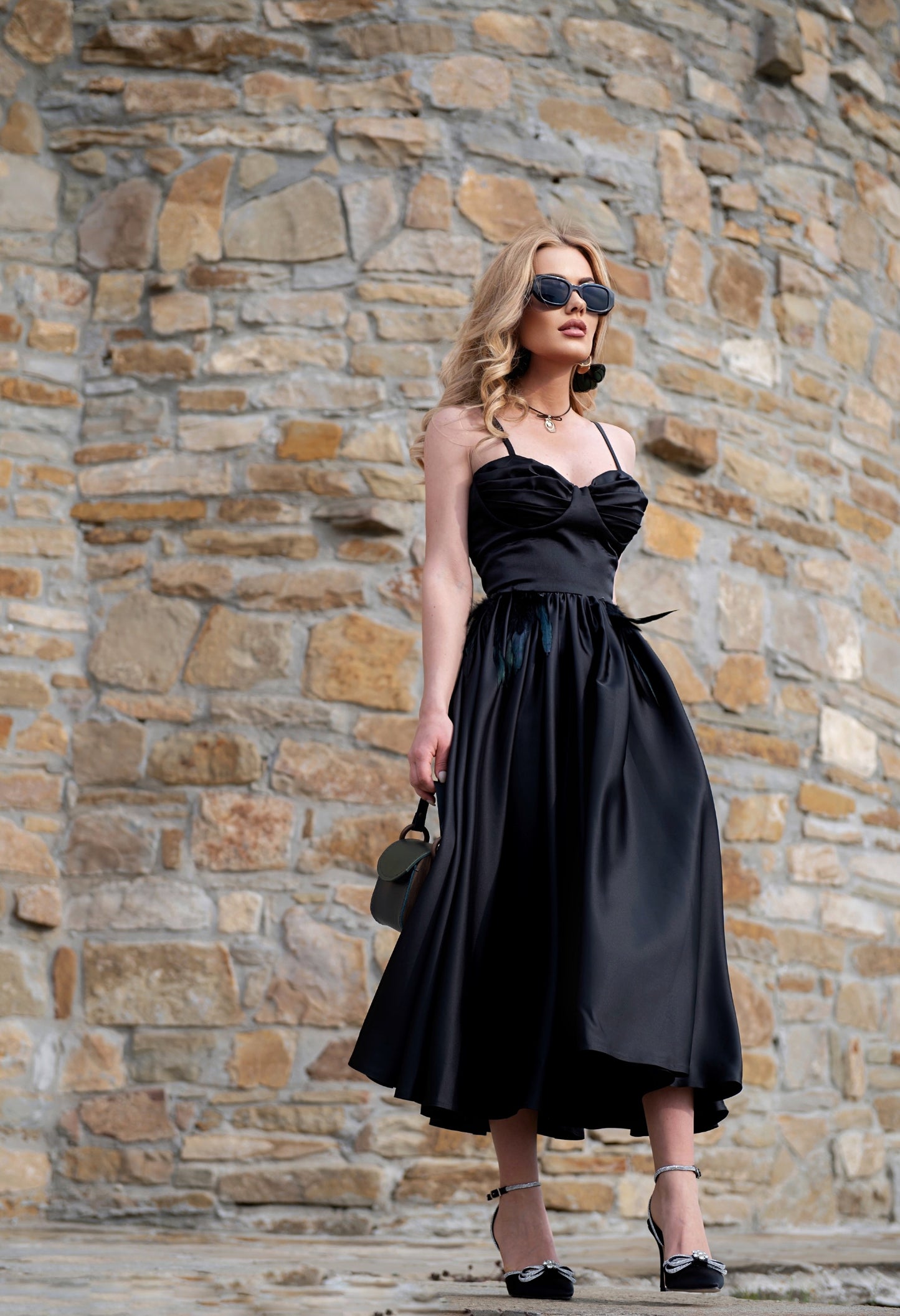 Рокля 𝐁𝐞𝐚𝐭𝐚 с естествени пера