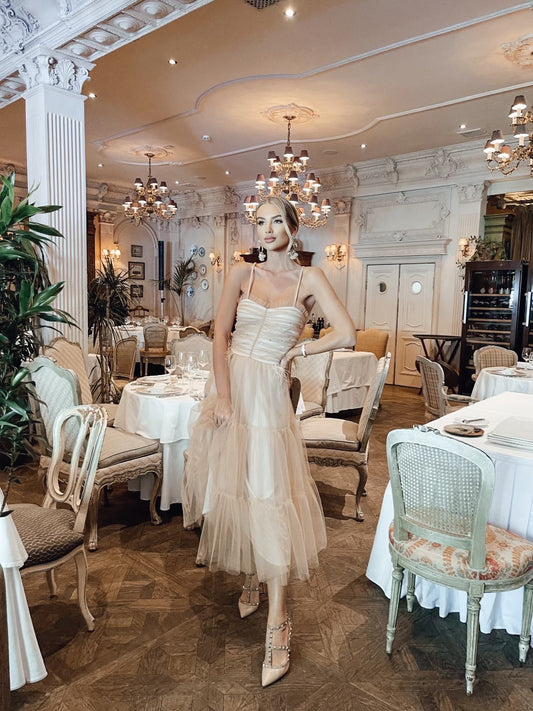 Рокля 𝐁𝐞𝐫𝐭𝐚 от тюл и камъни 