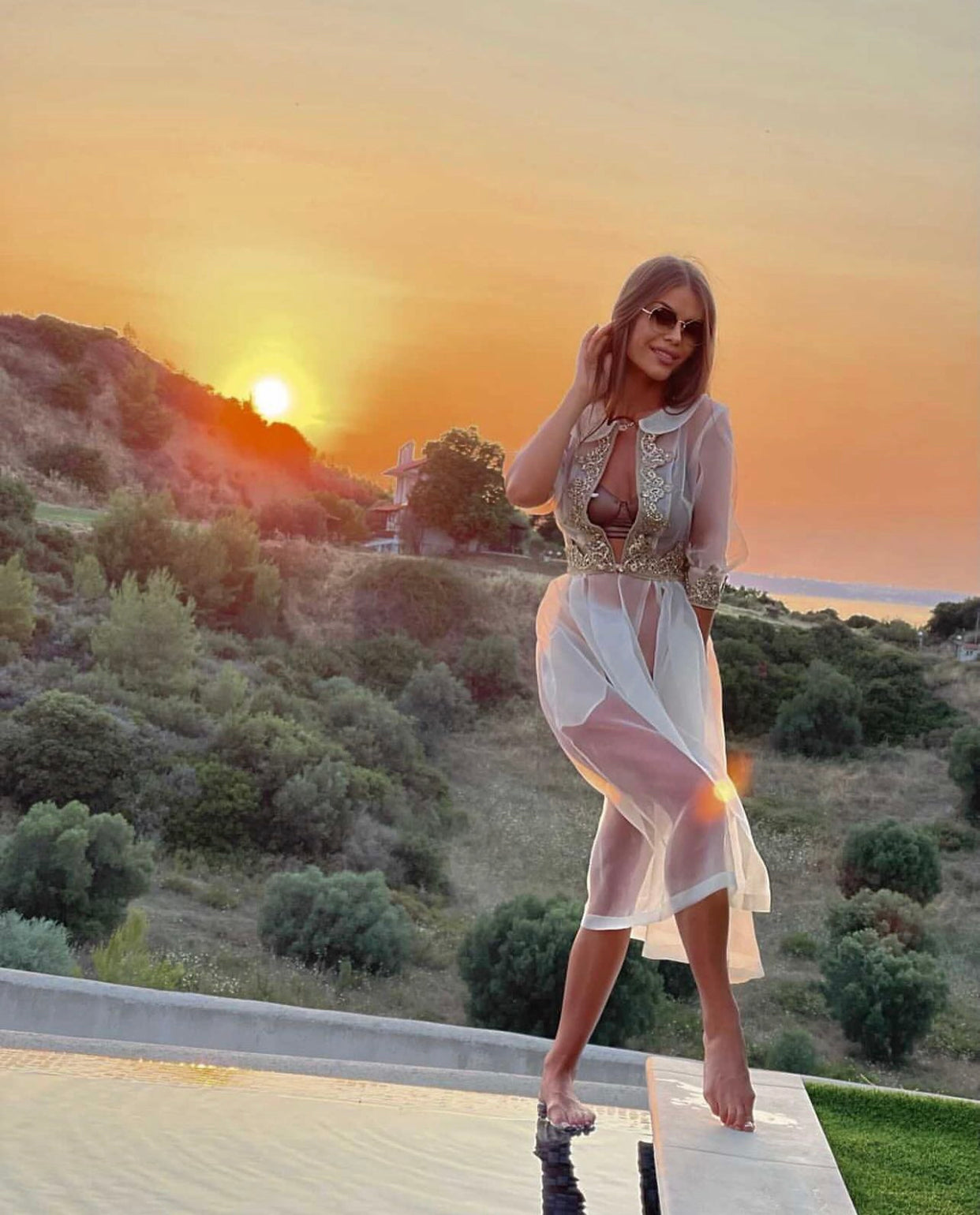 Пардесю 𝐒𝐚𝗺𝐢𝐫𝐚 със златна дантела от коприна